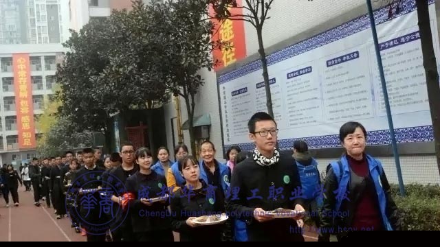 厨师厨师学子为父母精心准备可口的饭菜。