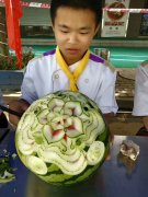 中西餐专业雕花小神童！乱花渐欲迷人眼